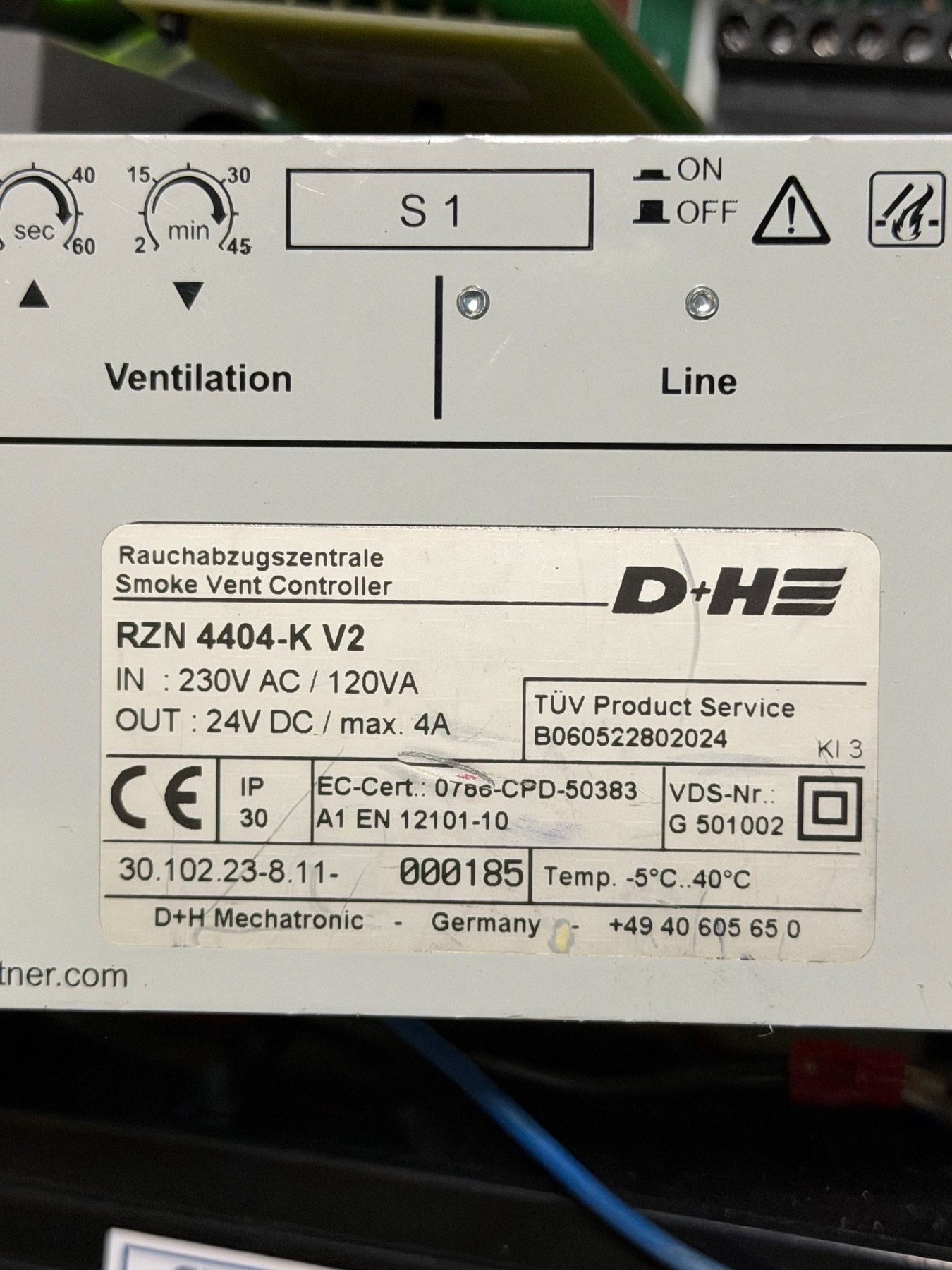 D+H RZN 4404-K V2 smoke vent controller label from 2011