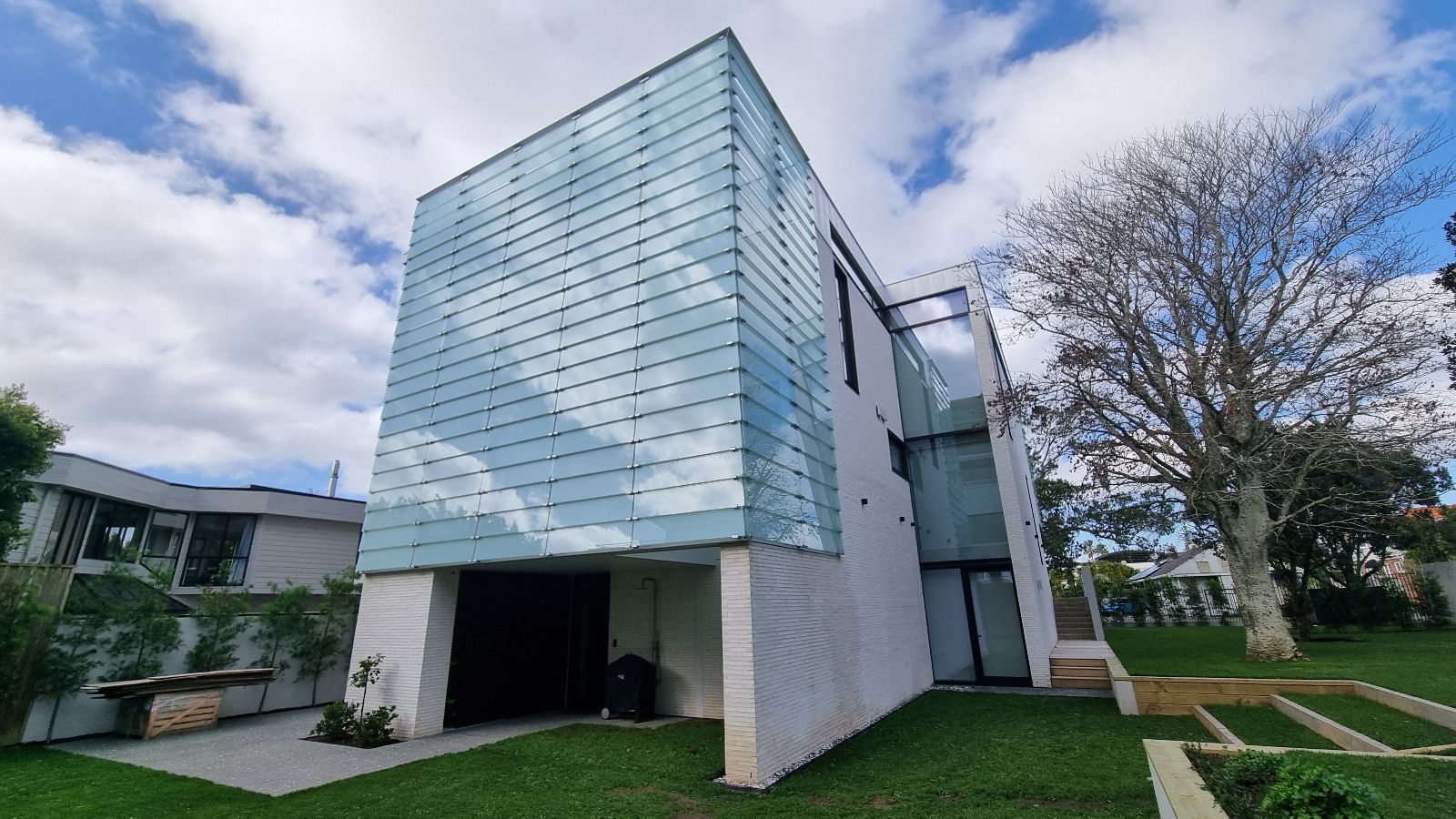 Fixed glass louvre weather screen created with EBSA fixed glass louvre brackets at a private residential project in Takapuna