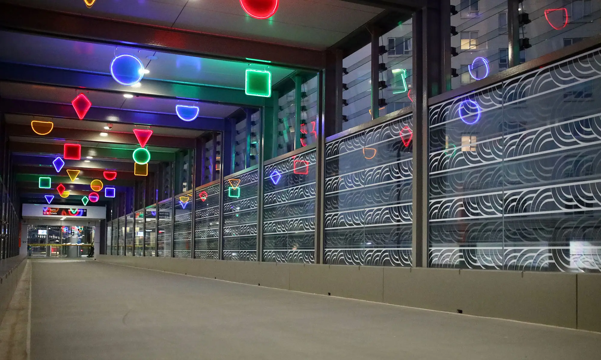 Patterned fixed glass louvre weather screen at the Remuera Road Link Bridge for Newmarket Station