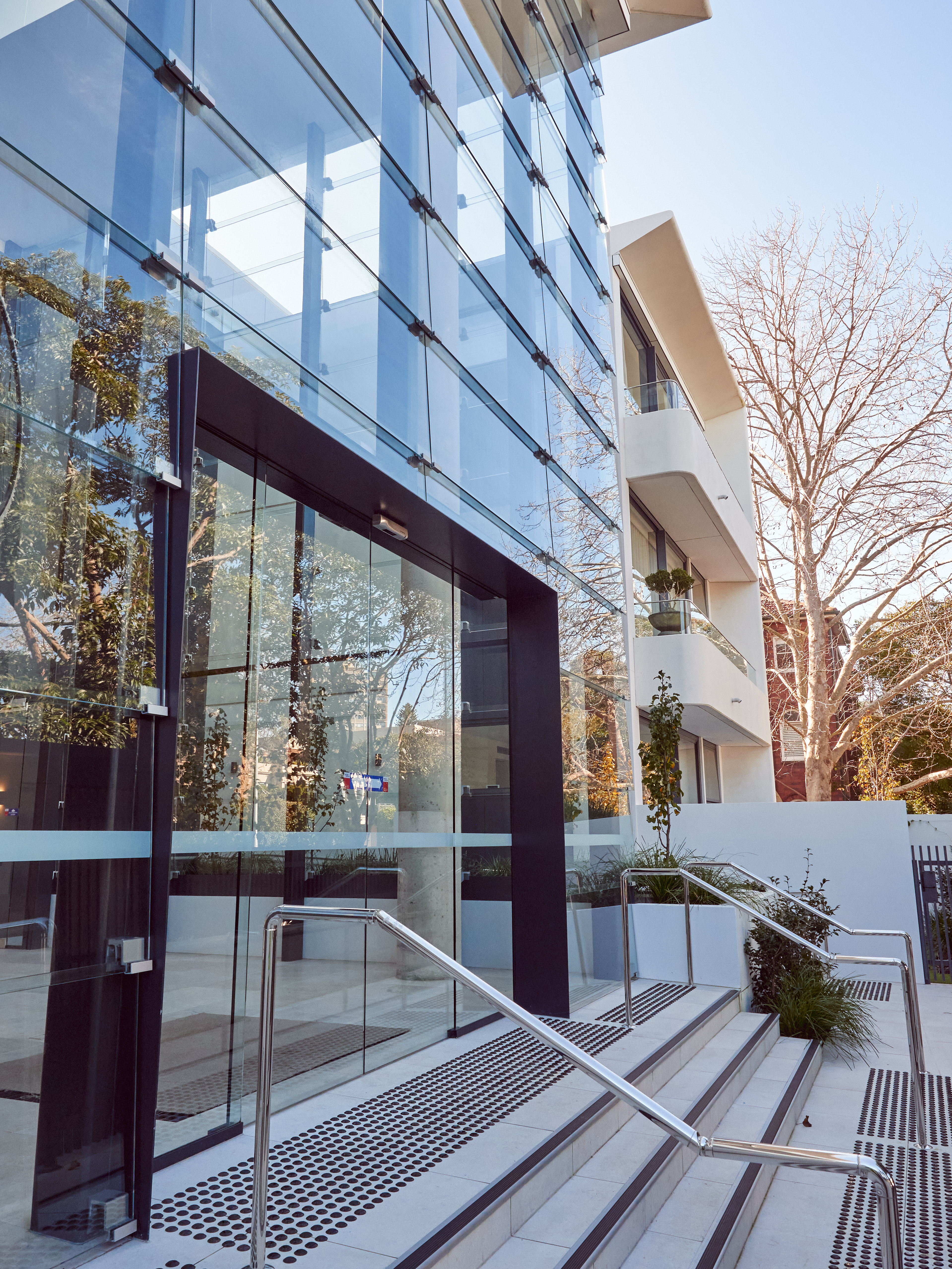 Exterior view of the full-height fixed glass louvre weather screen at Vedalia in Sydney